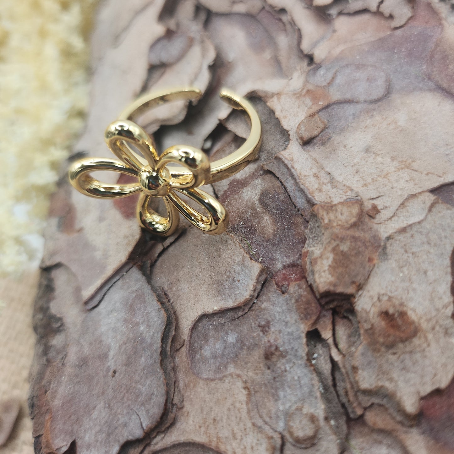 Azra Gold Daisy Adjustable Ring