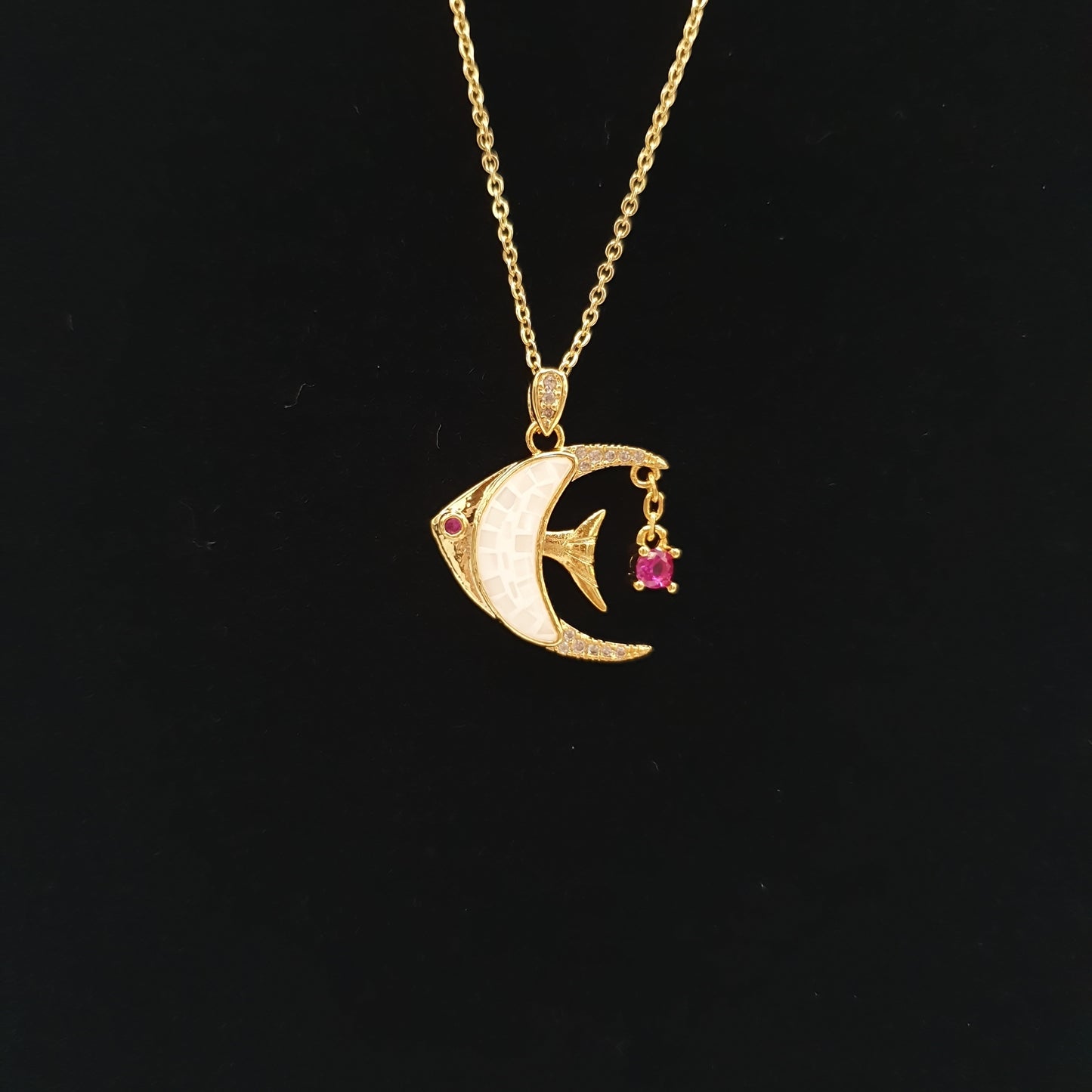 Dory White Fish necklace