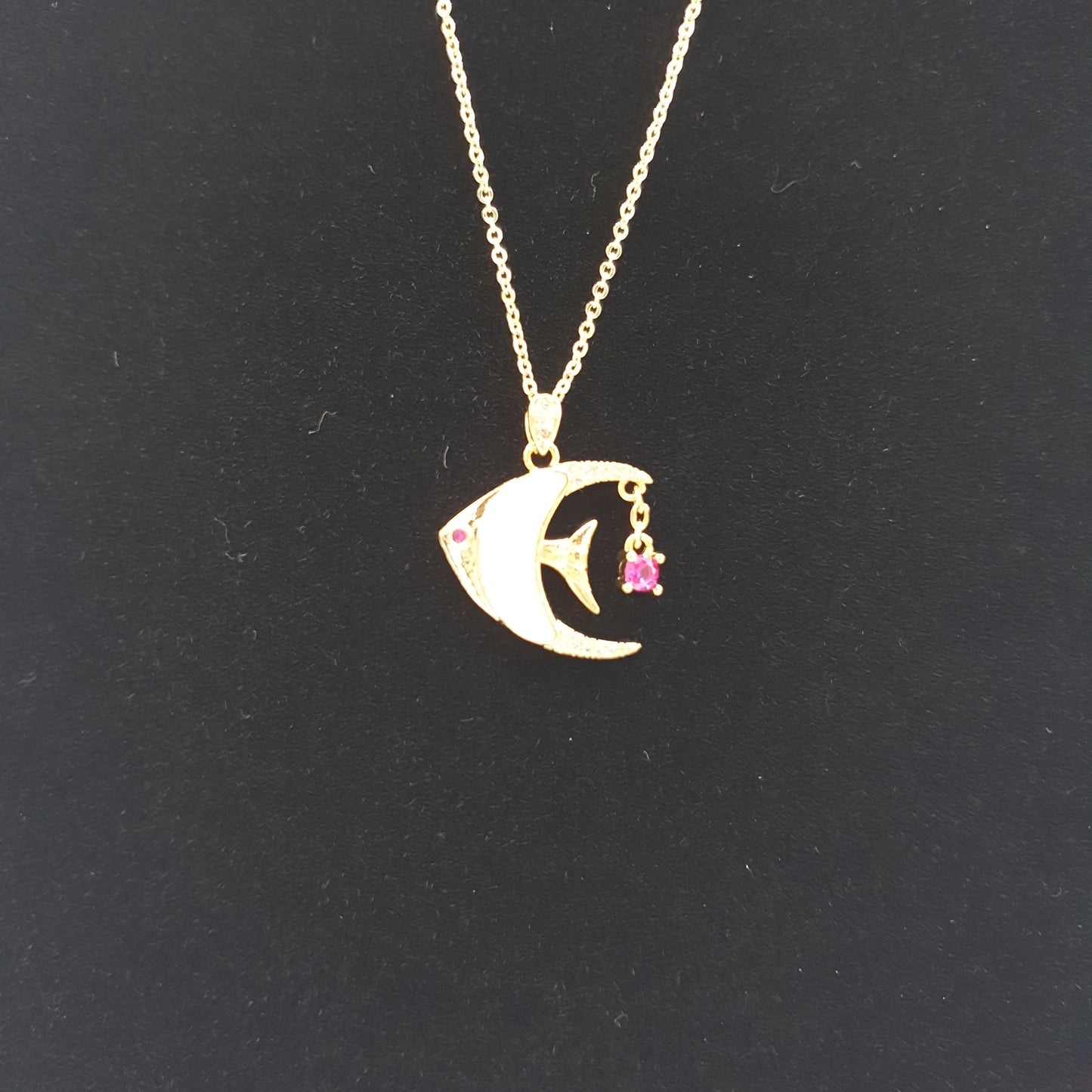 Dory White Fish necklace