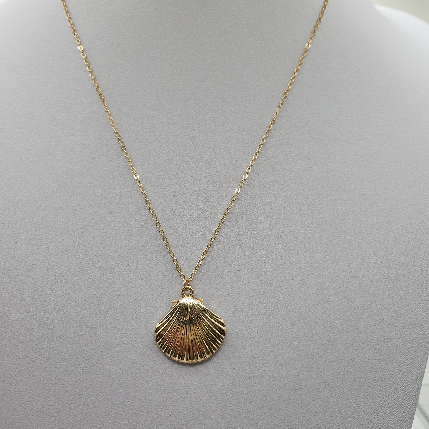 Sea shell Gold Pendant Necklace