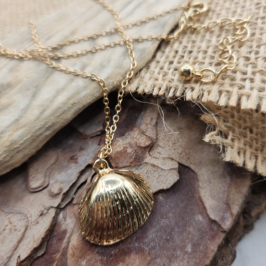 Sea shell Gold Pendant Necklace (small)