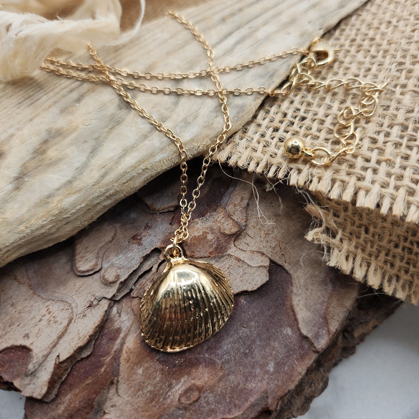 Sea shell Gold Pendant Necklace (small)